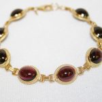 Yellow Gold Garnet Cabochon Bracelet